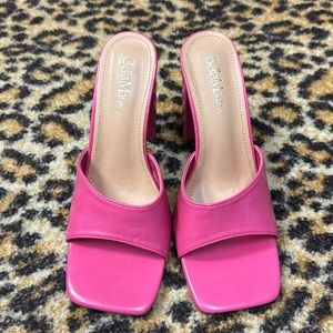 Bella Marie Pink Heels NWOT